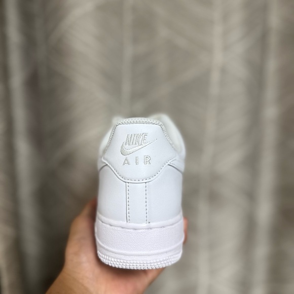 Nike Air Force 1 07 Men’s size 8 - Picture 4 of 7